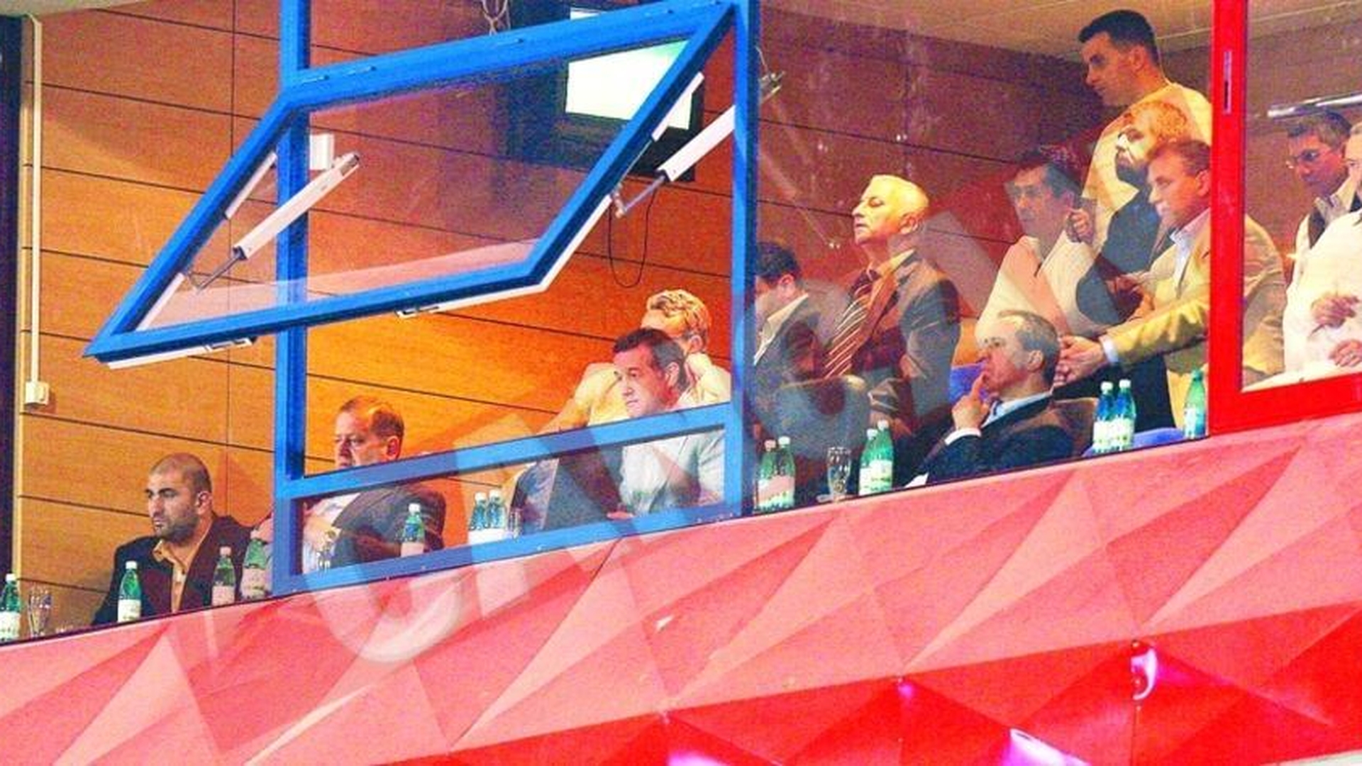 Bodyguarzii lui Becali i-au amenintat pe fani