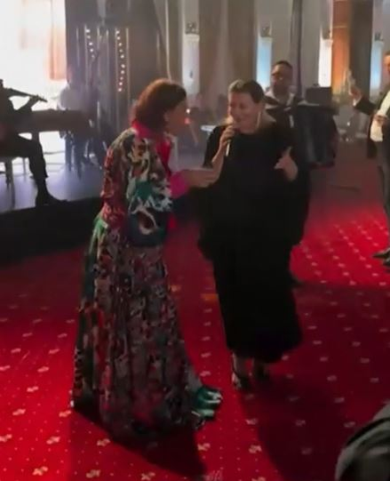 Gina Pistol a cântat la nunta Monicăi Bîrlădeanu cu Valeriu Gheorghiță! Așa n-ai mai văzut-o pe prezentatoarea MasterChef, de la PRO TV