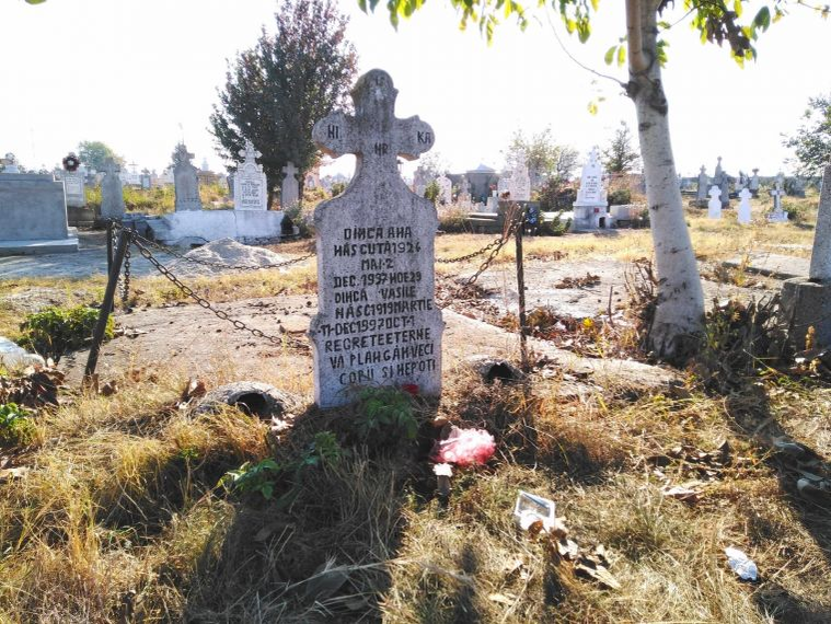 Cum arată mormântul lui Gheorghe Dincă! Locul de veci al criminalului din Caracal este plin cu…