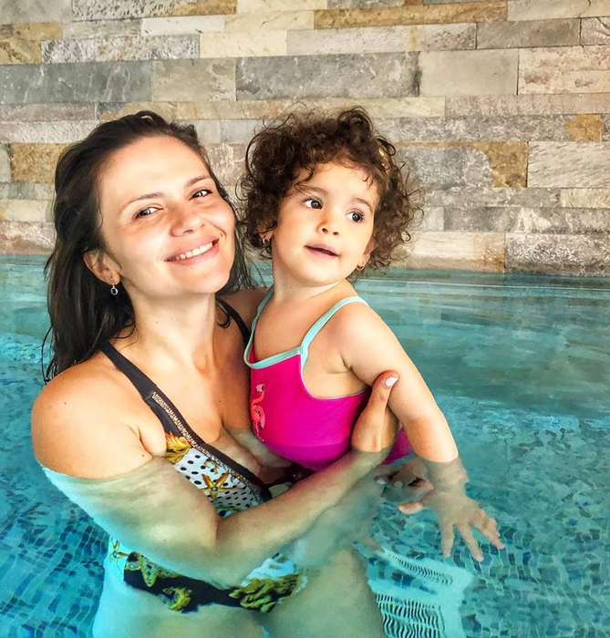 Cristina Șișcanu, pozată în costum de baie la munte! Ce comentariu i-a lăsat Tavi Clonda și ce replică spumoasă i-a dat vedeta