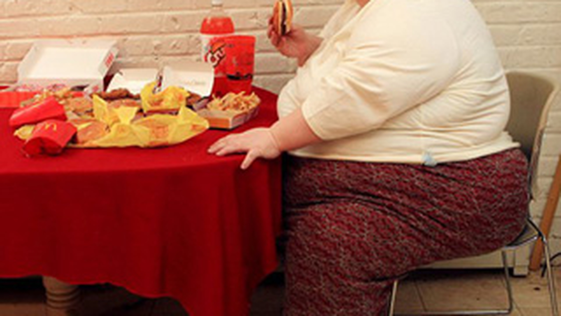 Are 273 de kilograme, dar vrea sa-si dubleze greutatea