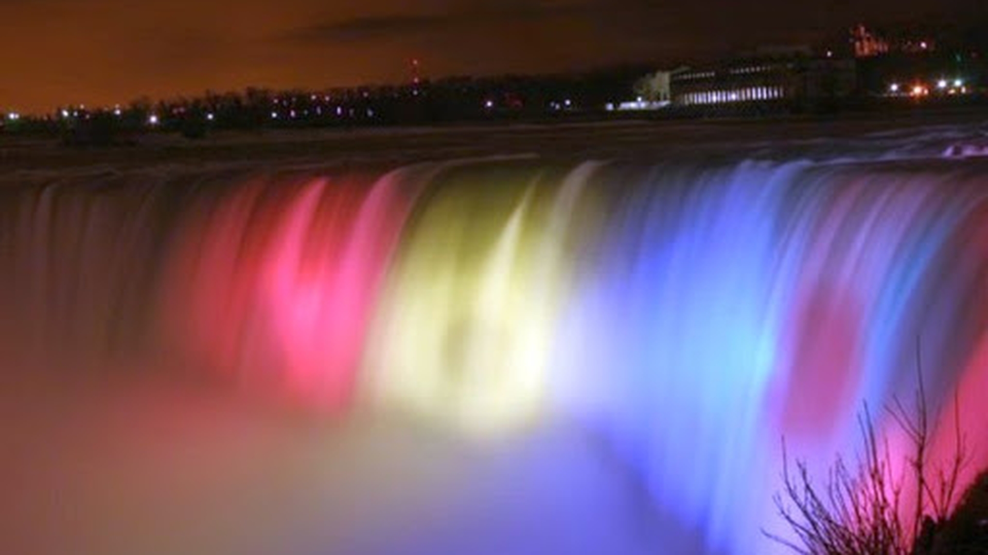 Tricolorul românesc va fi proiectat pe apele cascadei Niagara de Ziua Națională a României