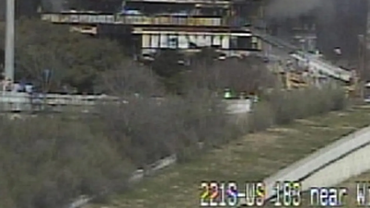 VIDEO Un avion s-a prabusit in Texas langa sediul FBI