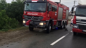 Accident grav în județul Vâlcea. A fost activat planul roșu după ce o mașină și un microbuz plin de oameni s-au ciocnit. FOTO&VIDEO