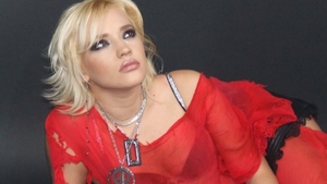 Ex-consiliera a lui Crin Antonescu si fosta concurenta la "Vocea Romaniei" a reusit sa ia 11.000 de euro pentru un concert!