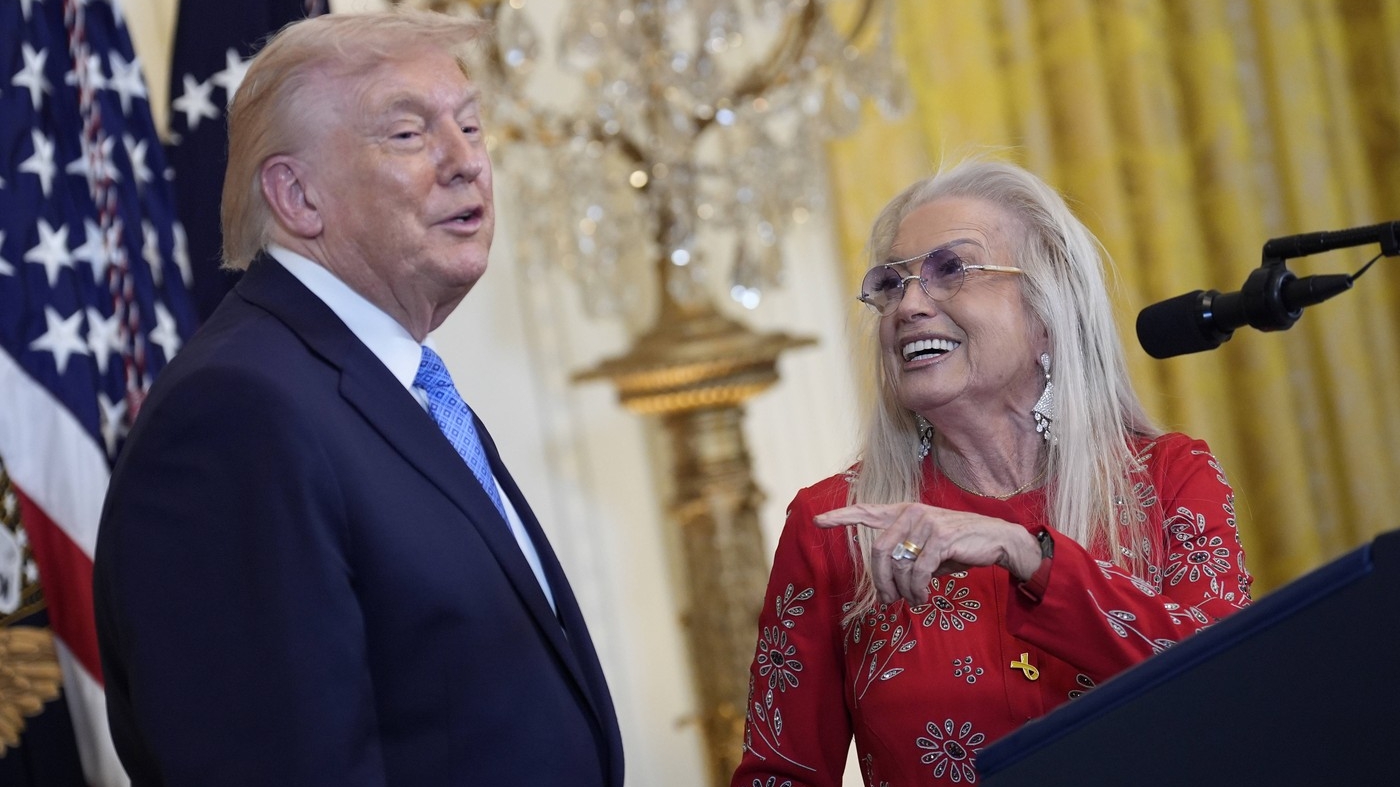 Cine e miliardara care l-a „mituit” pe Donald Trump! Președintele SUA spune că i-a oferit 250 milioane de dolari, ca să nu se lase