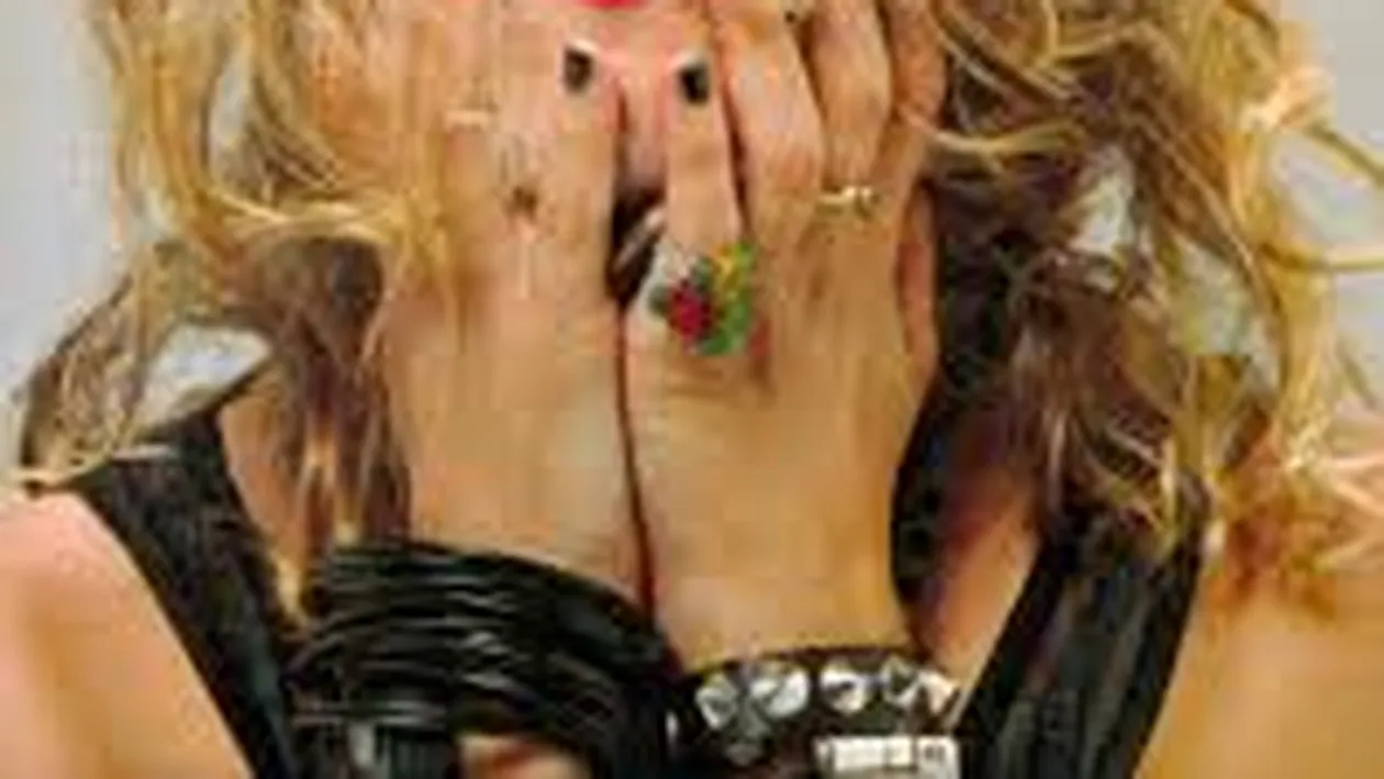 Scandal la Hollywood! Fratele Madonnei, un beţivan care trăieşte pe străzi, o atacă dur pe artistă: Trăieşte în lumea ei