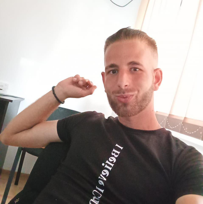 David, un tânăr de 25 de ani, s-a aruncat în gol de la etajul unui bloc. Mesajul cutremurător postat înainte să recurgă la gestul extrem
