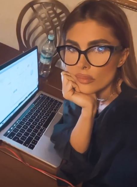 Sânziana Negru, amendată după ce a fost prinsă în flagrant delict: “Au apărut vreo patru polițiști”. Ce lege a încălcat vloggerița