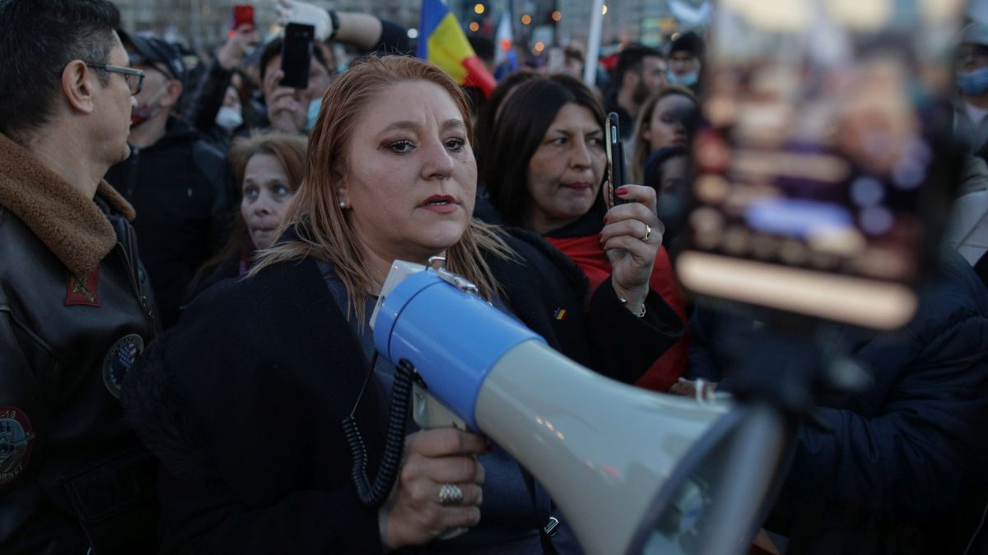 Diana Șoșoacă, deranjată de acordul dintre AUR și USR-PLUS: “Numiți-mă pe mine premier și schimbăm tot din Guvern, SIE și SRI!”