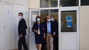 Maria Băsescu, apariție super-elegantă la brațul fostului președinte!