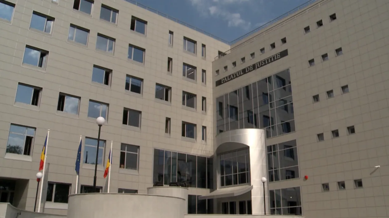 O ieșeancă i-a mințit pe magistrați, în speranța că își va salva prietenul de la pușcărie! Ce a pățit tânăra imediat după