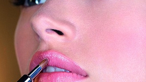 5 lectii de make-up si atitudine. Vezi dupa ce sunt topiti barbatii!