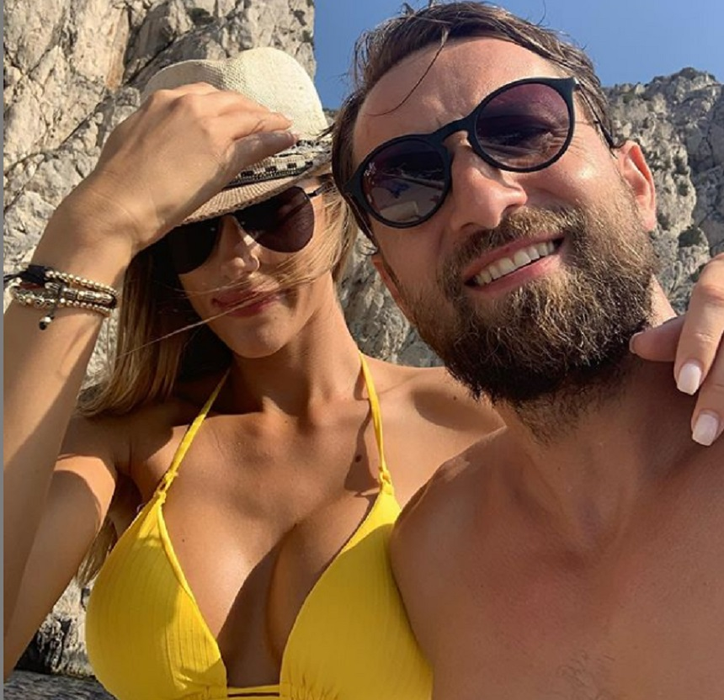 Veste-bombă la Antena 1! Dani Oțil, prezentatorul de la „Neatza” și-a cerut iubita în căsătorie. Cum arată inelul primit de focoasa Gabriela Prisăcariu