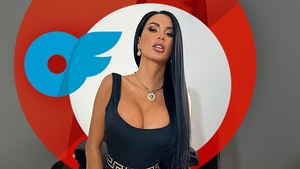 Daniela Crudu a intrat în reparații capitale, după ce a pierdut 60.000 euro în trei luni. Clienții de pe Onlyfans i-au reproșat, asistenta s-a conformat!
