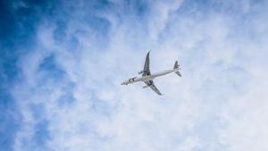 Tragedie aviatică în Dubai! Un avion s-a prăbușit în timpul unui spectacol