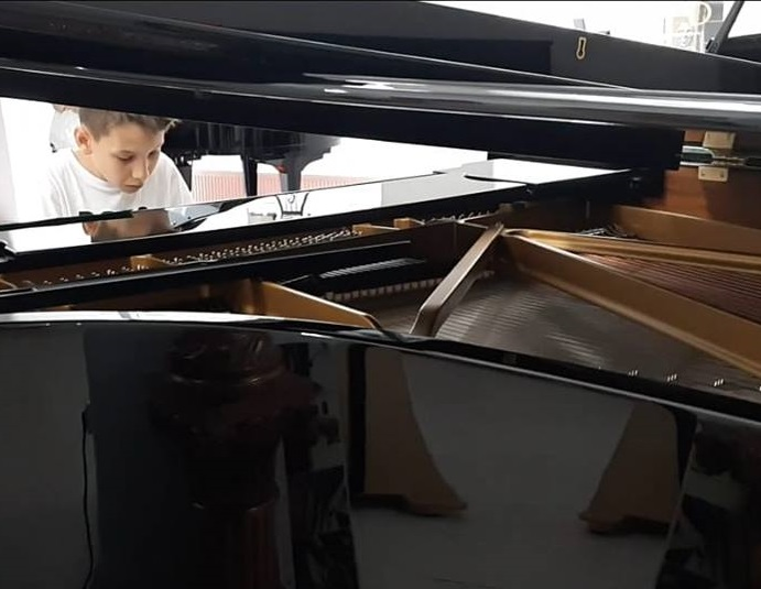 La 13 ani, Mihai este un artist desăvârșit