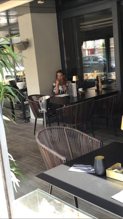 Iulia Vântur, singură la o cafea în ”Floreasca”. A venit acum o lună în România
