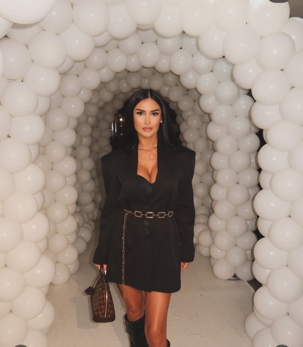 Cine e invitata de la nunta lui Dorian Popa care a întors toate privirile. S-a fotografiat lângă bolizii influencerului