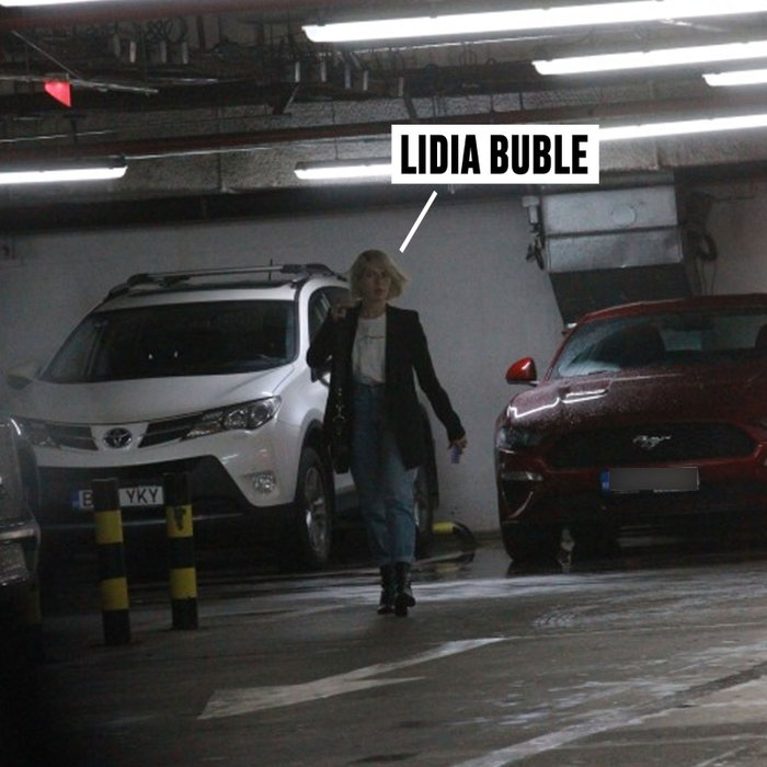 Lidia Buble și-a parcat mașina și se duce acasă