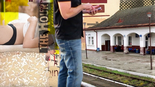 Povestea ieșeanului care a rămas fără banii de rată și fără haine după o întâlnire “fierbinte”. Cum a fost găsit în sala de așteptare a gării