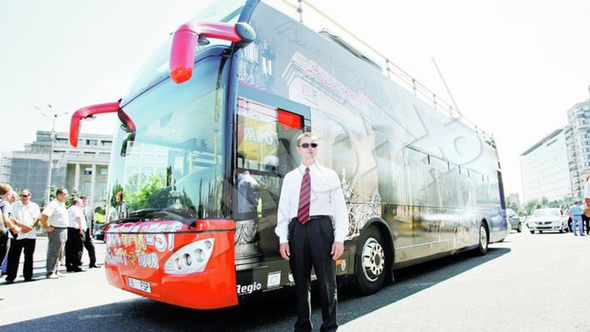 Vrei sa faci turul Bucurestiului cu noile autobuze supraetajate? Vei avea parte de o surpriza de proportii! Vezi aici de ce!