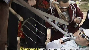 VIDEO Florin Salam la un pas sa fie taiat de tiganii ursari dupa ce s-a indragostit de fata unui mahar! L-au scapat mascatii de omor!