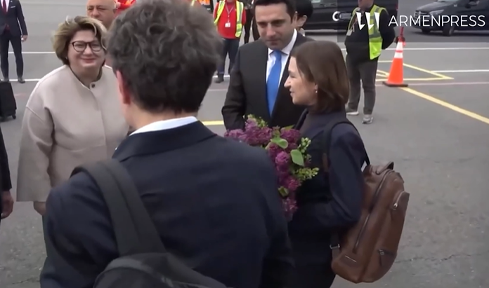 Cât costă rucsascul lui Nicușor Dan, de fapt. N-a renunțat la el nici în timpul vizitei oficiale la Erevan