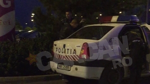 Ce facea tanarul din imagini in magazin! CANCAN.ro are imaginile care demonstreaza totul! Cum s-a "imprumutat" din hypermarket!