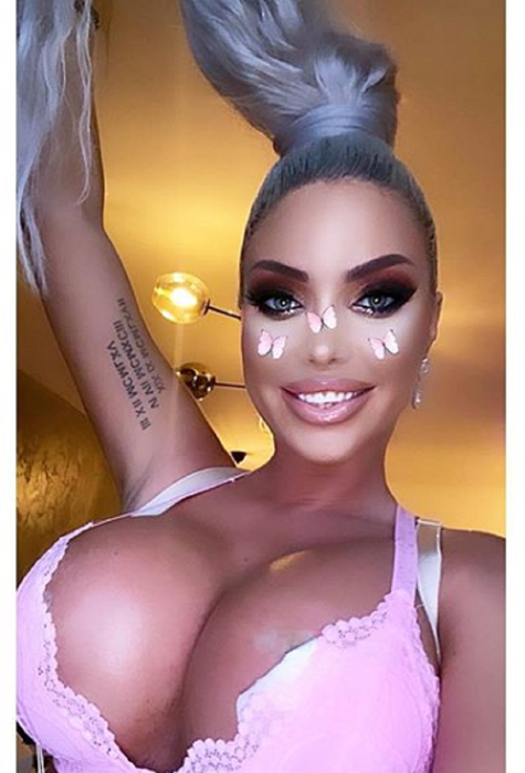 „Arăți vomitiv”. Loredana Chivu, făcută praf după ce și-a pus sâni de 2kg. Replica dură a blondinei