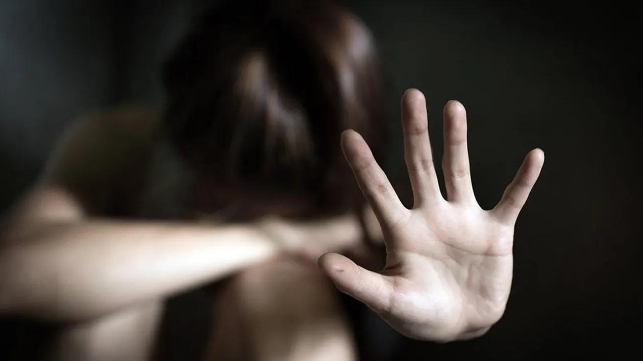 Caz incredibil la Iași. Un bătrân de 66 de ani a violat ani la rând o copilă de 15 ani. Totul a ieșit la iveală când bărbatul a dus-o la medic crezând că este însărcinată