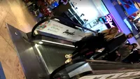 VIDEO EXCLUSIV. Sexy-patroneasa Medlife a întors toate privirile! Ce apariţie năucitoare a avut Regina milionăreasă a selfiurilor la shopping. Afară nu erau nici 5 grade, dar ea...