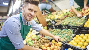 Despăgubiri de 14.000 de euro pentru un angajat al unui supermarket. Motivul este ireal