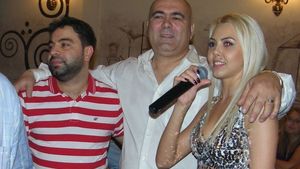 Un apropiat al DENISEI MANELISTA a spus TOT adevărul despre relaţia dintre cântăreaţă şi FLORIN SALAM!