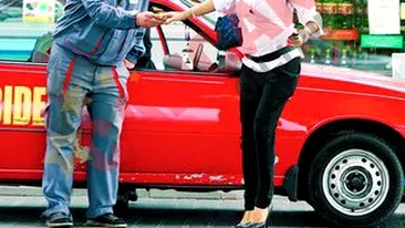 I-a dat spaga baiatului de la pompa