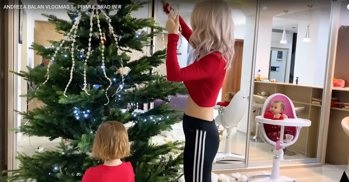 Andreea Bălan, gafă ireală! Și-a luat pantalonii invers. Cum a reacționat live, după ce o fană i-a atras atenția vedetei de la Antena 1