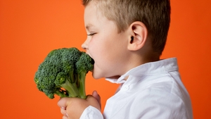 Știai că a existat gumă de mestecat cu gust de broccoli? Află cine a creat-o și ce succes a avut