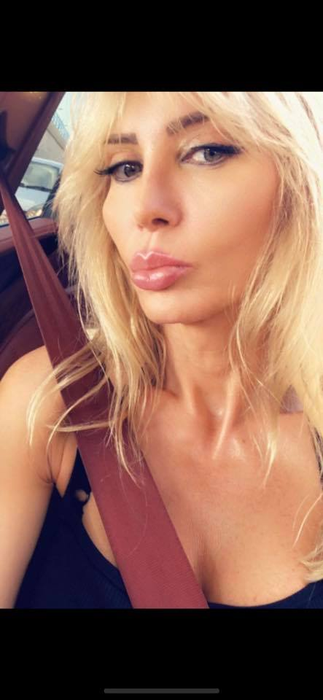 Regina selfie-urilor nu se mai oprește! Postează zi de zi, iar prietenii virtuali sunt în delir!