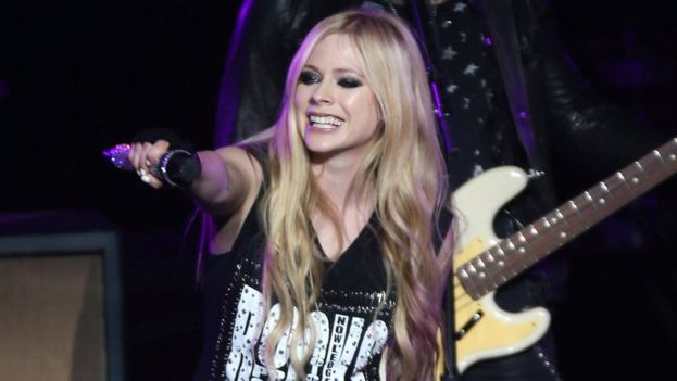Cântăreața canadiană Avril Lavigne, diagnosticată cu boala Lyme: ”Am acceptat moartea”!