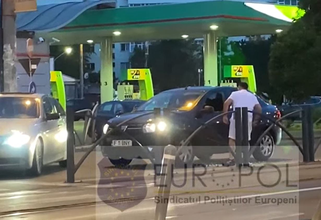 Șoferul unui Logan, bătut în trafic de bărbat care conduce un BMW. Atacatorul s-a năpustit asupra lui cu o crosă de golf, iar iubita a lovit cu picioarele mașina victimei | VIDEO