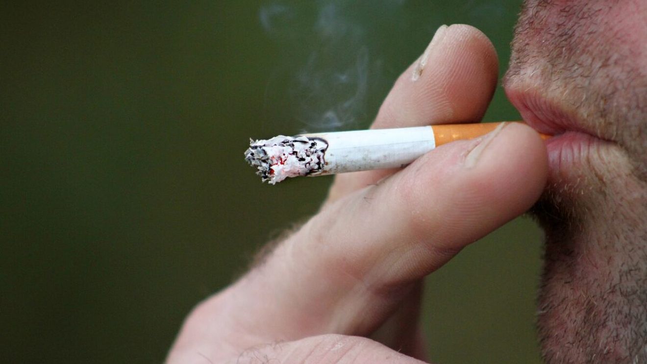 Lovitură grea pentru fumători la început de 2023! Incredibil cât o să ajungă un pachet de țigări