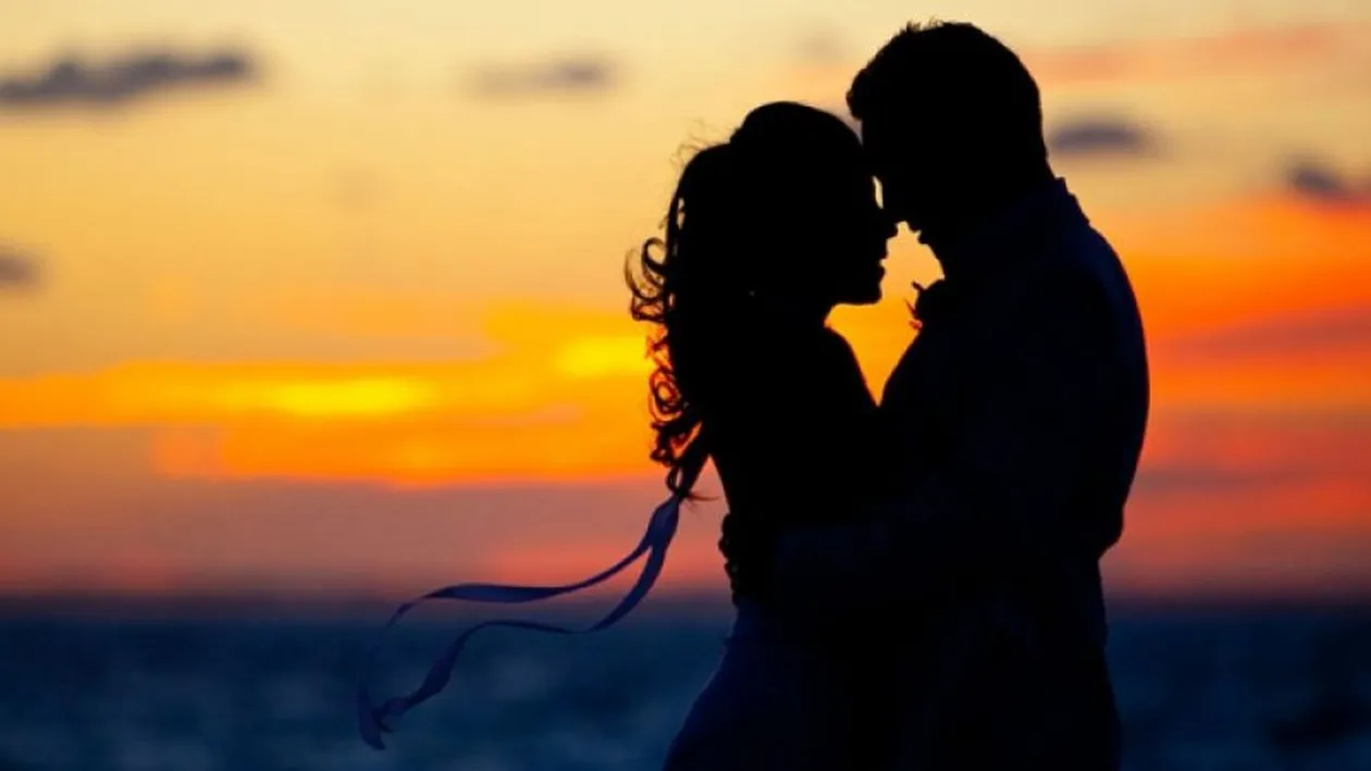 Cel mai nou cuplu din showbizul internațional! Cei doi actori nu s-au mai ferit de ochii lumii și s-au sărutat în public