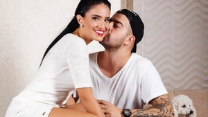Adelina o sa turbeze cand o sa vada asta! Speak, fotografiat in bratele altei femei