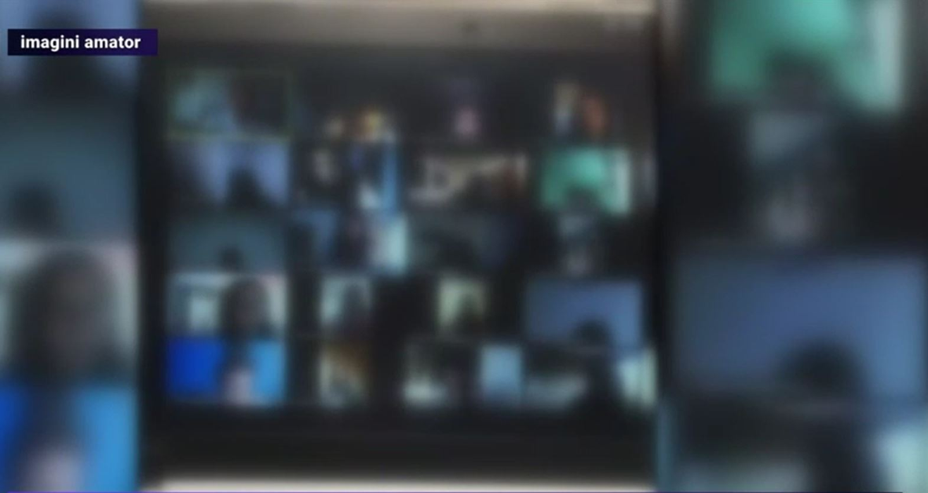 Un profesor din București, în lenjerie intimă la cursul online: “A fost un șoc să văd filmarea”. Părinții cer sancționarea cadrului didactic care nu este la prima abatere