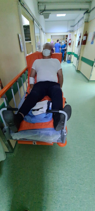 Scene șocante în Capitală! Un polițist a fost acroșat de o mașină și târât câțiva metri
