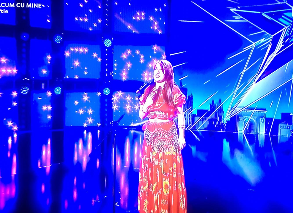 O tânără de etnie romă a ridicat juriul de la ”Românii au talent” în picioare