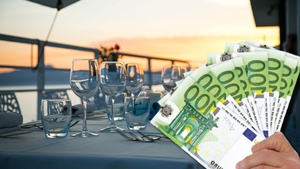 De-a râsu'-plânsu'! Bogătaș italian, certat de un chelnar pentru un bacșiș de "doar" 500 de euro