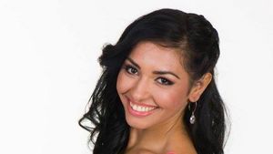 Constantina, fostă concurentă MPFM, a ajuns la pupitrul ştirilor, la Antena 1!