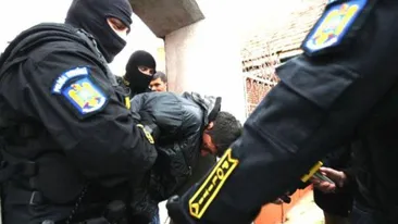 A violat o femeie de față cu soțul ei și a primit peste 11 ani de închisoare. Ce se întâmplă cu ceilalți trei indivizi care au participat la comiterea faptei