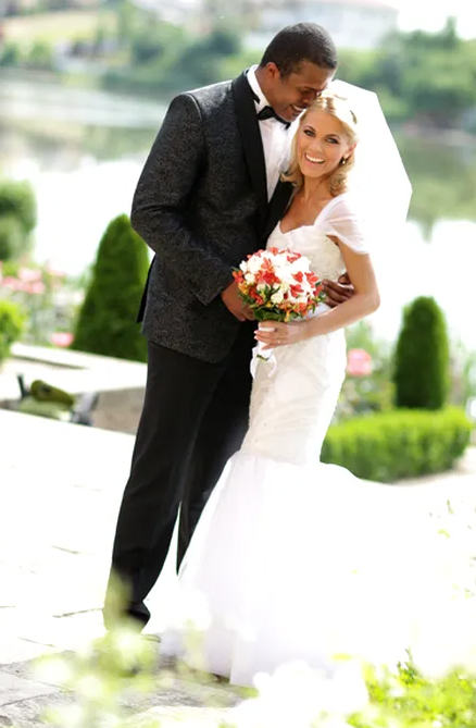 Imagini de la nunta lui Cabral cu Andreea Ibacka, din 2011. Gestul bizar făcut de vedeta Pro TV, după ce a ieșit din biserică
